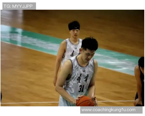 重庆排球队盯防战术解析与球队整体表现的关系探讨